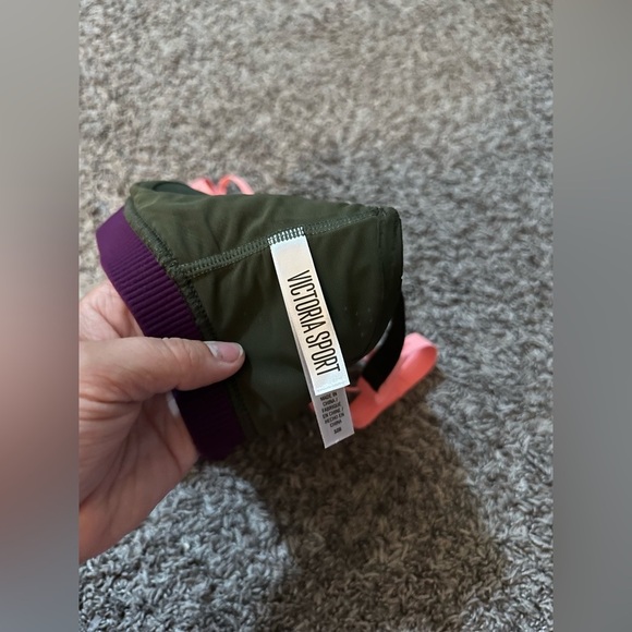 VICTORIA'S SECRET SPORT Racerback Sports Bra Size 32D - Picture 9 of 9